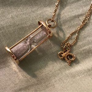 Vintage 14kg y2k millennium hour glass necklace